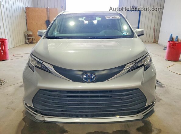 5TDYRKEC5PS156128 2023 TOYOTA SIENNA Silver Դիմացի տեսք
