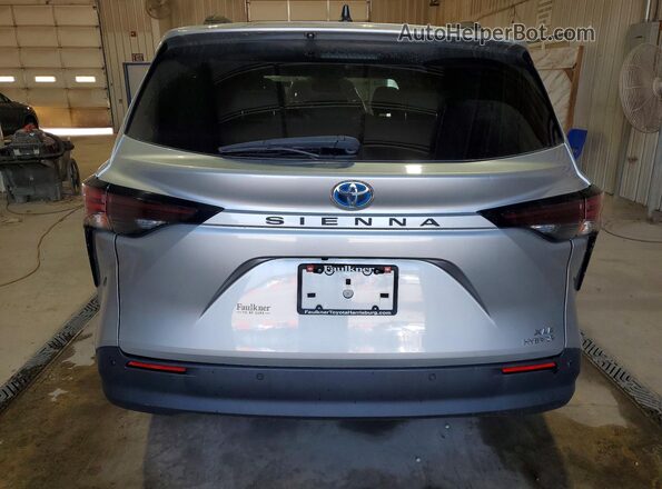 5TDYRKEC5PS156128 2023 TOYOTA SIENNA Silver Հետևի տեսք