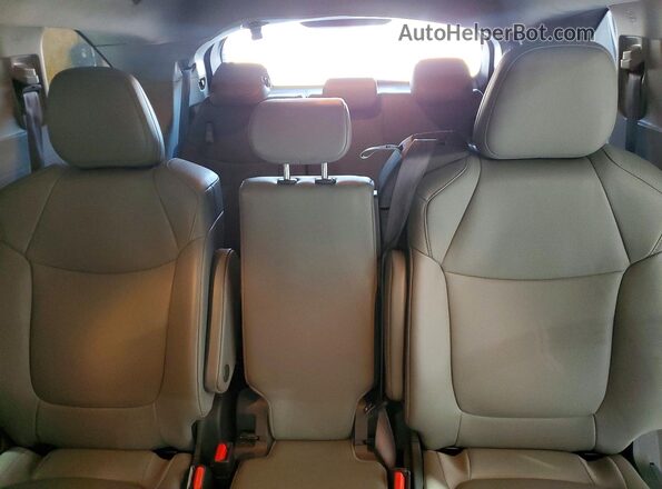 5TDYRKEC5PS156128 2023 TOYOTA SIENNA Silver Հետևի նստատեղերի տեսք
