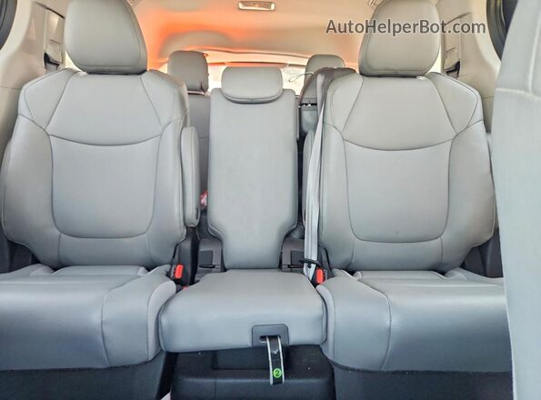 5TDYRKEC5PS178890 2023 TOYOTA SIENNA Silver უკანა სავარძლების ხედი