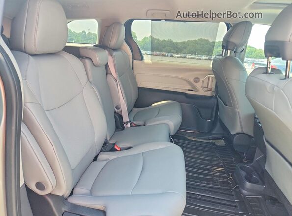 5TDYRKEC5PS178890 2023 TOYOTA SIENNA Silver უკანა სალონის ხედი