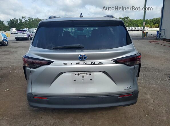 5TDYRKEC5RS198642 2024 TOYOTA SIENNA Silver Հետևի տեսք