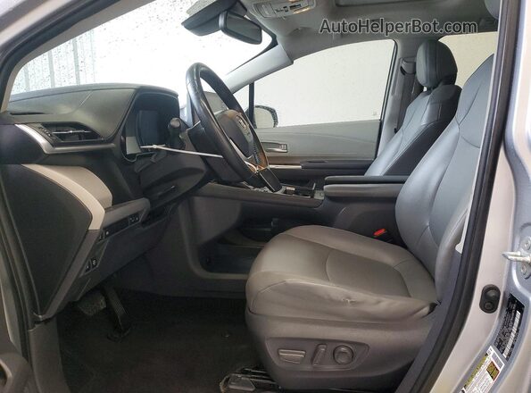 5TDYRKEC7MS056172 2021 TOYOTA SIENNA Серебряный Вид салона спереди