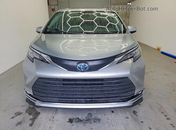 5TDYRKEC7MS056172 2021 TOYOTA SIENNA Серебряный Вид спереди