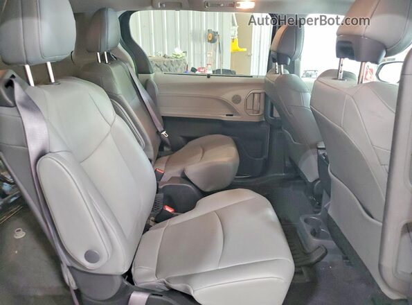 5TDYRKEC8RS217474 2024 TOYOTA SIENNA White Սալոնի հետևի տեսք