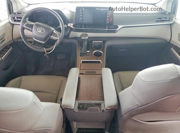 5TDYRKEC9MS009581 2021 TOYOTA SIENNA Бордовый Вид панели приборов