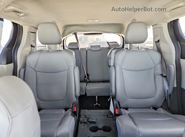 5TDYRKECXRS181593 2024 TOYOTA SIENNA Silver Հետևի նստատեղերի տեսք
