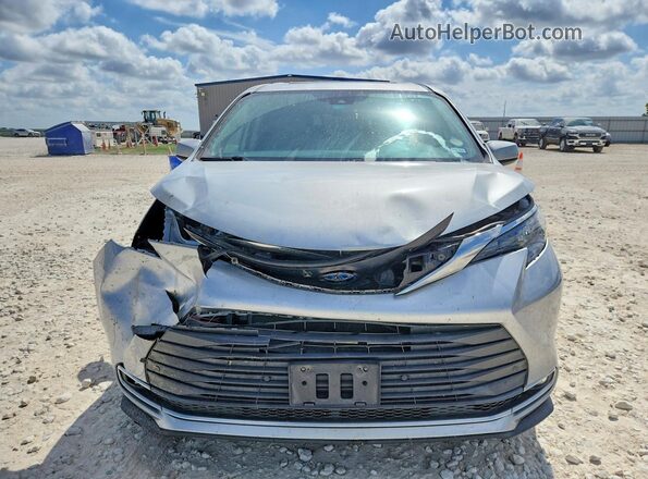 5TDYRKECXRS181593 2024 TOYOTA SIENNA Silver Դիմացի տեսք