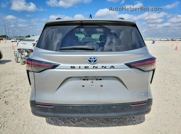 5TDYRKECXRS181593 2024 TOYOTA SIENNA Silver Հետևի տեսք