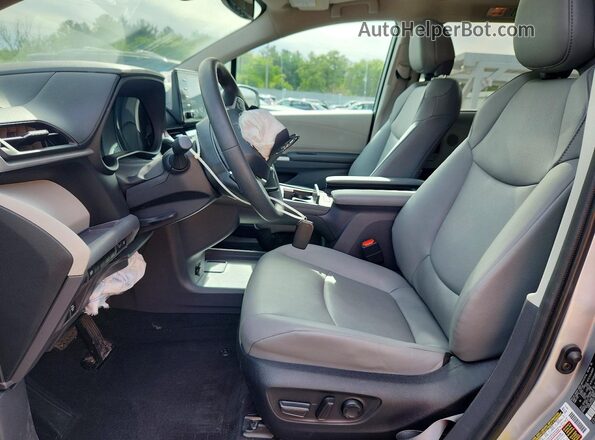 5TDYSKFC0RS118697 2024 TOYOTA SIENNA Silver Front interior view
