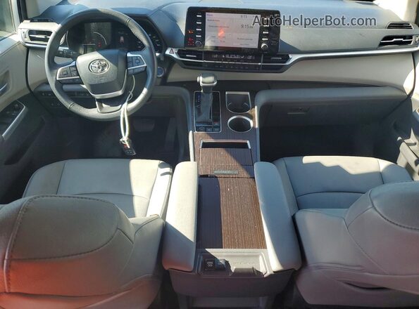 5TDYSKFC1PS100142 2023 TOYOTA SIENNA Silver Vista del salpicadero