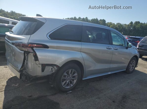 5TDYSKFC1PS100142 2023 TOYOTA SIENNA Silver 