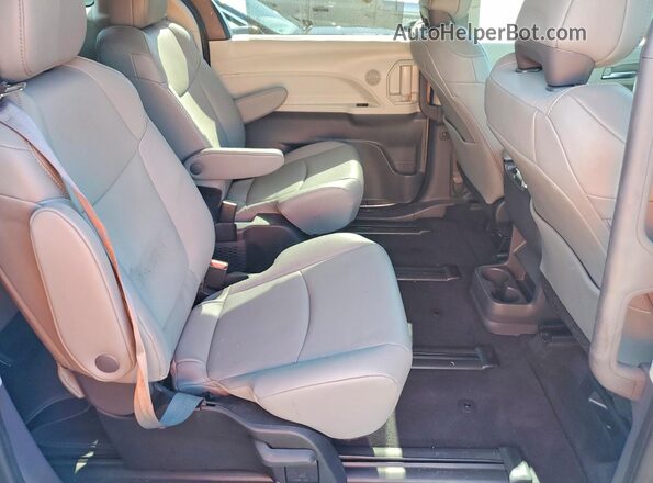 5TDYSKFC1PS100142 2023 TOYOTA SIENNA Silver Vista interior trasera