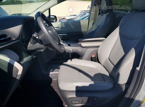 5TDYSKFC1PS100142 2023 TOYOTA SIENNA Silver Vista interior delantera