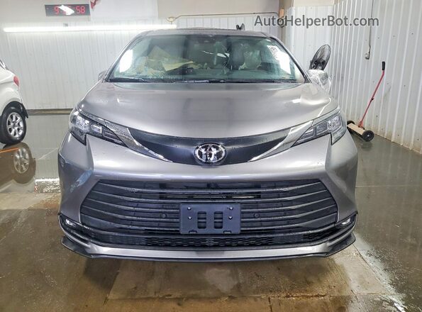 5TDYSKFC1TS248432 2026 TOYOTA SIENNA Silver Vista frontal