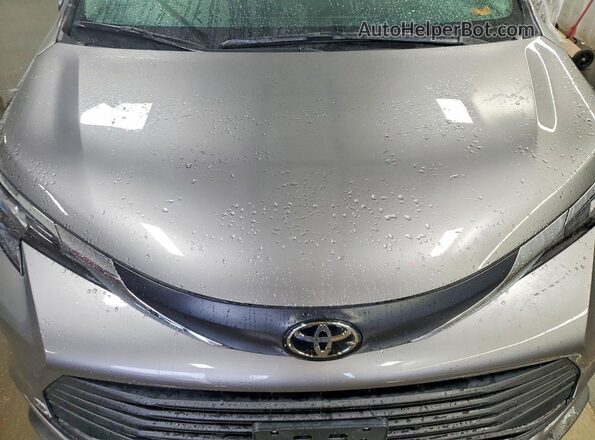 5TDYSKFC1TS248432 2026 TOYOTA SIENNA Silver Vista del compartimento del motor