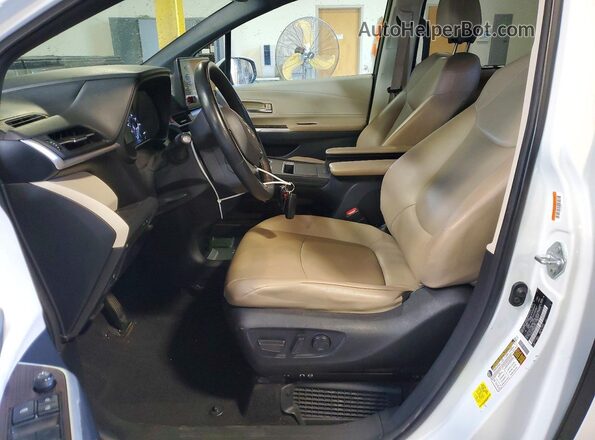 5TDYSKFC7MS005550 2021 TOYOTA SIENNA White Widok wnętrza z przodu