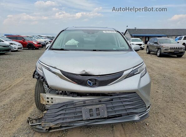 5TDYSKFC7PS087574 2023 TOYOTA SIENNA Silver Вид спереду