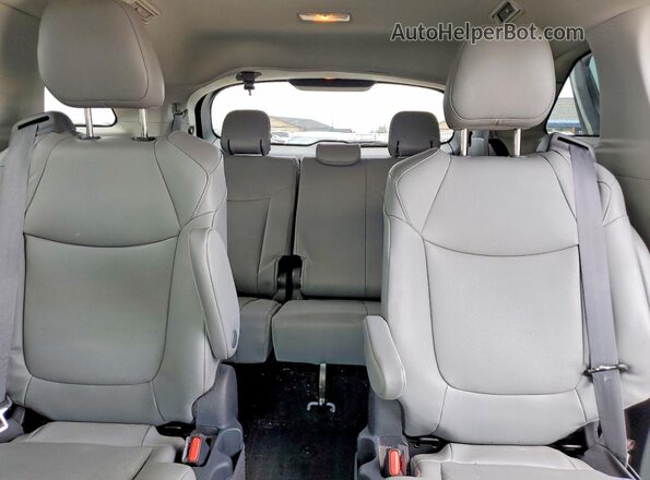 5TDYSKFC7PS087574 2023 TOYOTA SIENNA Silver Вид задніх сидінь