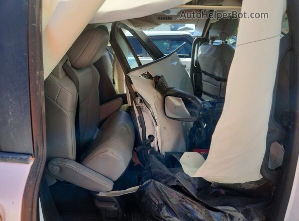 5TDYSKFC7TS234664 2026 TOYOTA SIENNA White Սալոնի հետևի տեսք