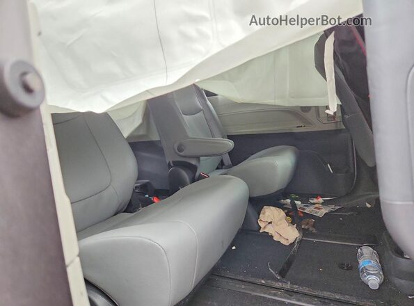 5TDYSKFCXPS075953 2023 TOYOTA SIENNA Gray Widok wnętrza z tyłu