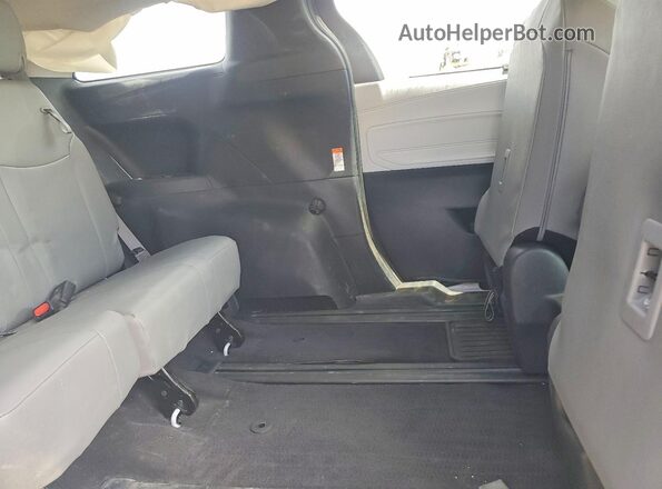 5TDYSKFCXSS201821 2025 TOYOTA SIENNA White Rear interior view