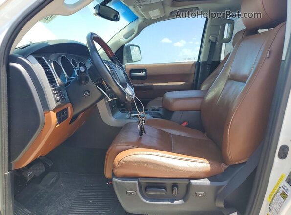 5TDYY5G15HS067662 2017 TOYOTA SEQUOIA Белый Вид салона спереди