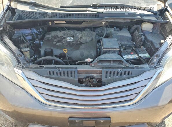 5TDYZ3DC0HS773946 2017 TOYOTA SIENNA Gray 