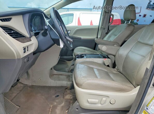 5TDYZ3DC0HS777477 2017 TOYOTA SIENNA Beige Вид салону спереду
