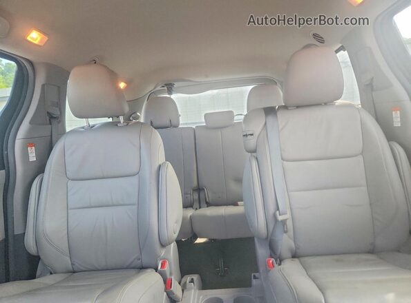 5TDYZ3DC0JS906730 2018 TOYOTA SIENNA Burgundy Rear seats view