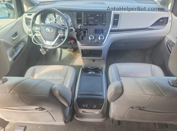 5TDYZ3DC0JS906730 2018 TOYOTA SIENNA Burgundy Dashboard view