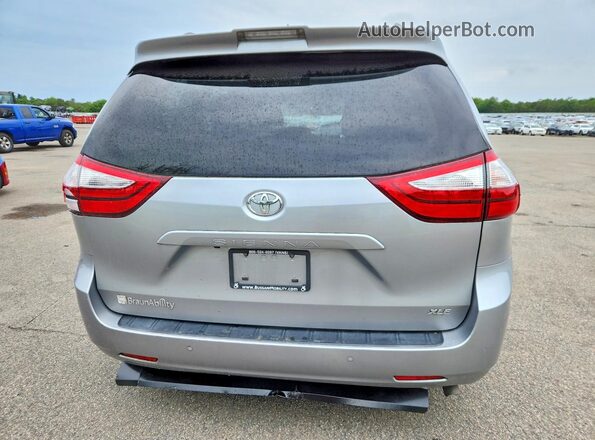 5TDYZ3DC0JS914505 2018 TOYOTA SIENNA Silver Հետևի տեսք