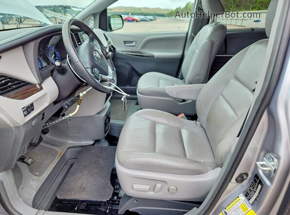 5TDYZ3DC0JS914505 2018 TOYOTA SIENNA Silver Սալոնի դիմացի տեսք