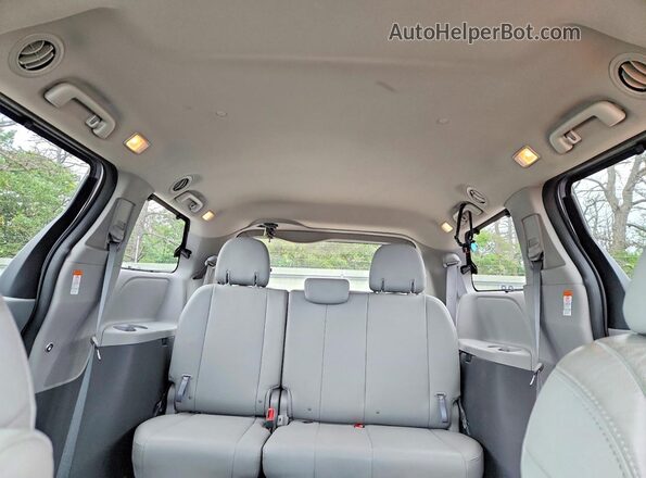 5TDYZ3DC0JS914505 2018 TOYOTA SIENNA Silver Հետևի նստատեղերի տեսք