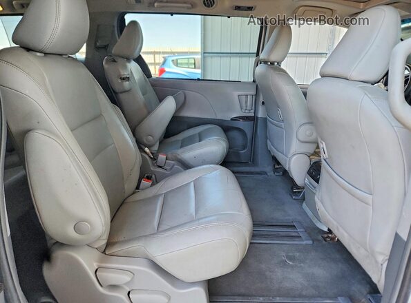 5TDYZ3DC0JS932776 2018 TOYOTA SIENNA White Rear interior view