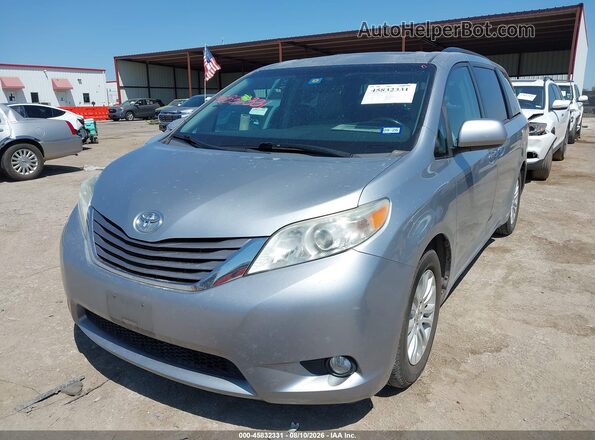 5TDYZ3DC1HS769145 2017 TOYOTA SIENNA Silver Առջևի ձախ երեք քառորդ տեսարան