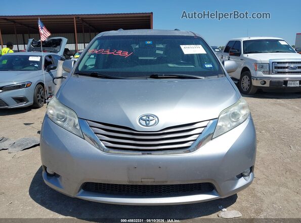 5TDYZ3DC1HS769145 2017 TOYOTA SIENNA Silver Սալոնի հետևի տեսք