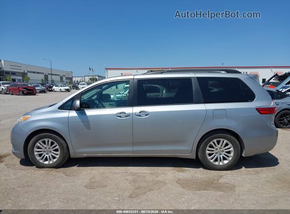5TDYZ3DC1HS769145 2017 TOYOTA SIENNA Silver 