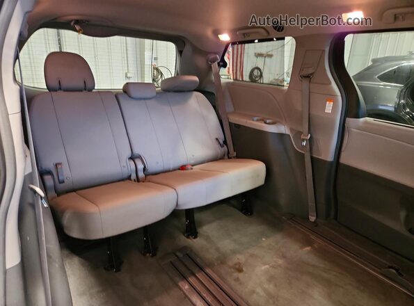 5TDYZ3DC1JS934360 2018 TOYOTA SIENNA Черный Вид задних сидений