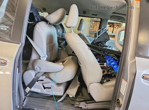5TDYZ3DC1LS050356 2020 TOYOTA SIENNA Silver უკანა სალონის ხედი