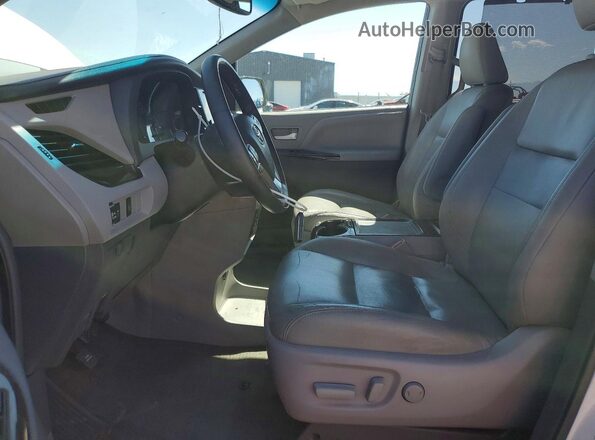 5TDYZ3DC2HS889388 2017 TOYOTA SIENNA Белый Вид салона спереди