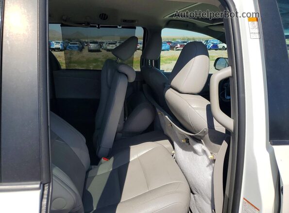 5TDYZ3DC2HS889388 2017 TOYOTA SIENNA Белый Вид задней части салона