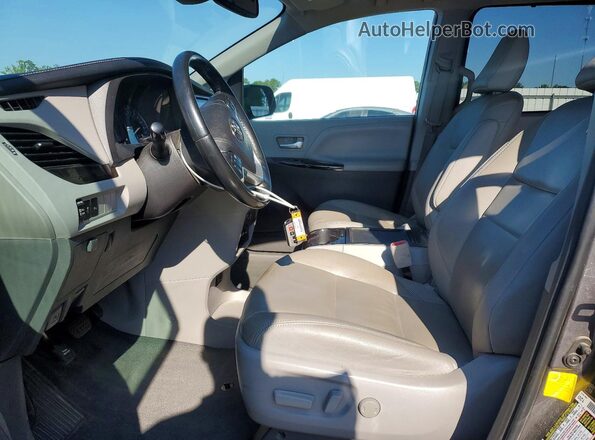 5TDYZ3DC2JS960353 2018 TOYOTA SIENNA Gray Widok wnętrza z przodu