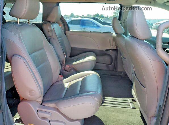 5TDYZ3DC2JS960353 2018 TOYOTA SIENNA Gray Widok wnętrza z tyłu