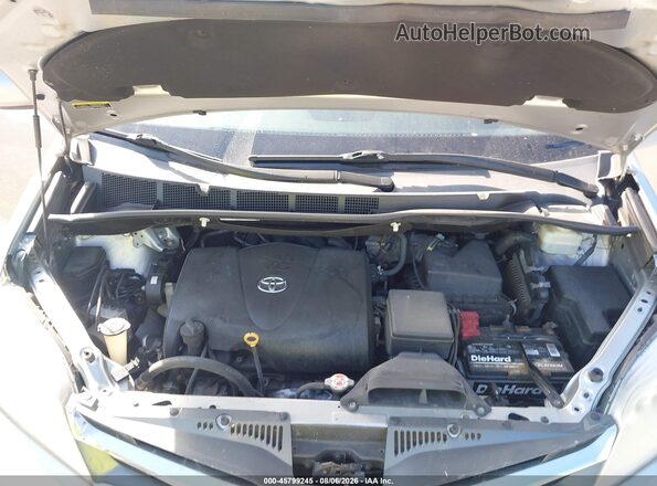 5TDYZ3DC2KS013556 2019 TOYOTA SIENNA Серебряный Вид сзади