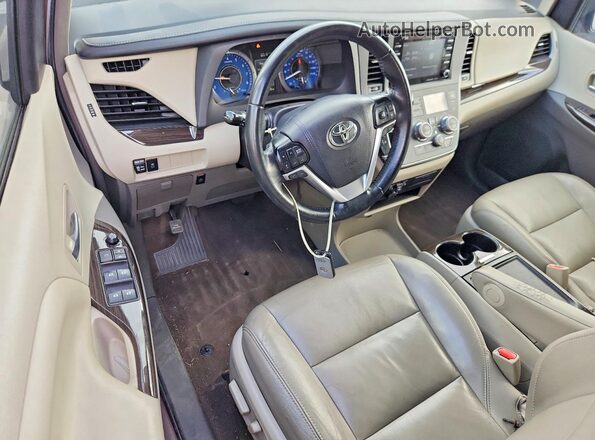 5TDYZ3DC2KS976750 2019 TOYOTA SIENNA Tan Вид панелі приладів
