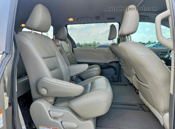 5TDYZ3DC3HS858313 2017 TOYOTA SIENNA Gold უკანა სალონის ხედი