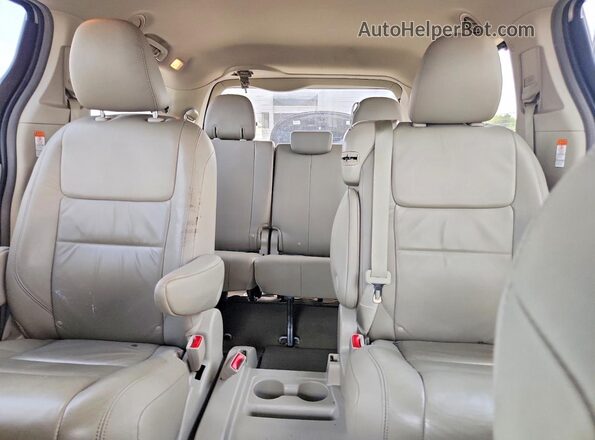 5TDYZ3DC3HS858313 2017 TOYOTA SIENNA Gold უკანა სავარძლების ხედი