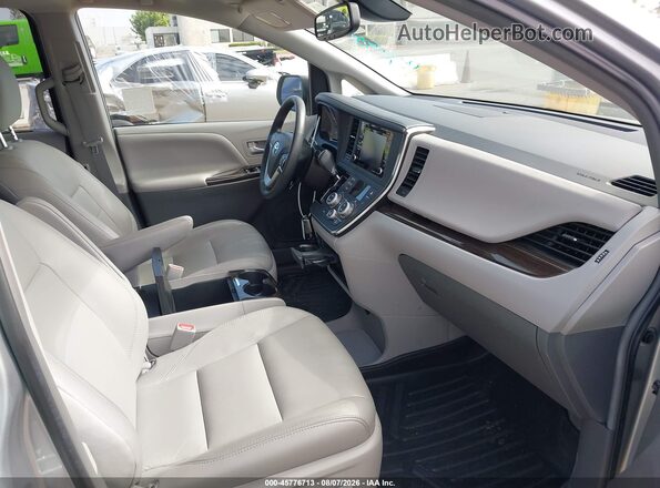 5TDYZ3DC3JS932612 2018 TOYOTA SIENNA Gray Вид салону спереду