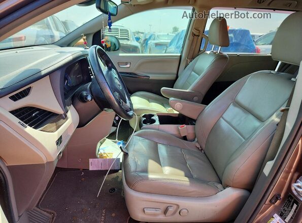 5TDYZ3DC4JS903524 2018 TOYOTA SIENNA Коричневый Вид салона спереди